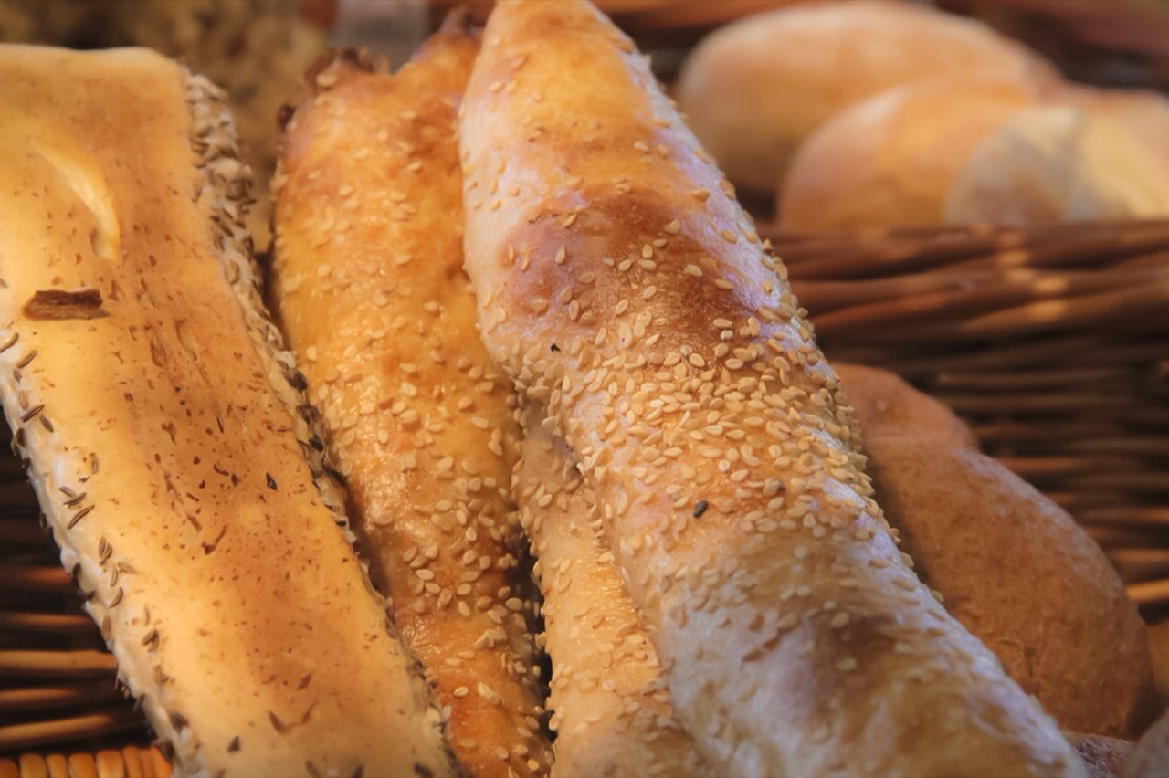 Frische Baguettes und Brote